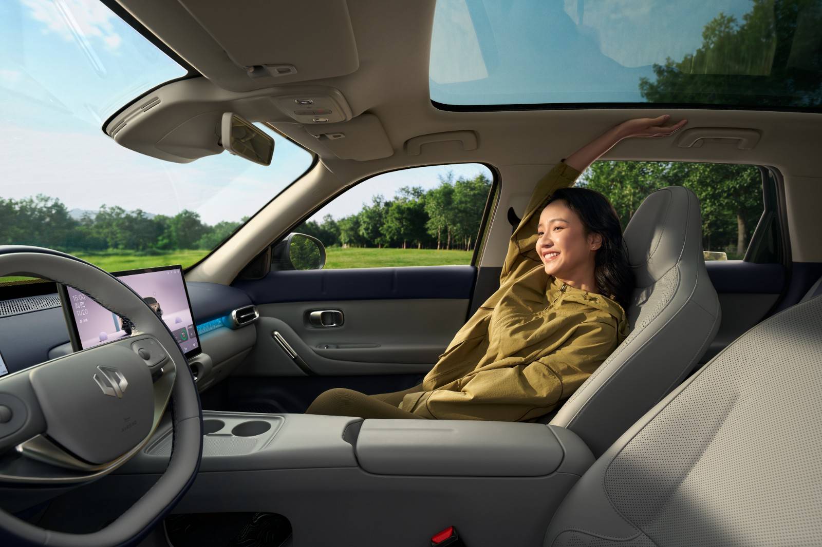 20260327231458551251.jpg 露营-副驾前排空间.jpg